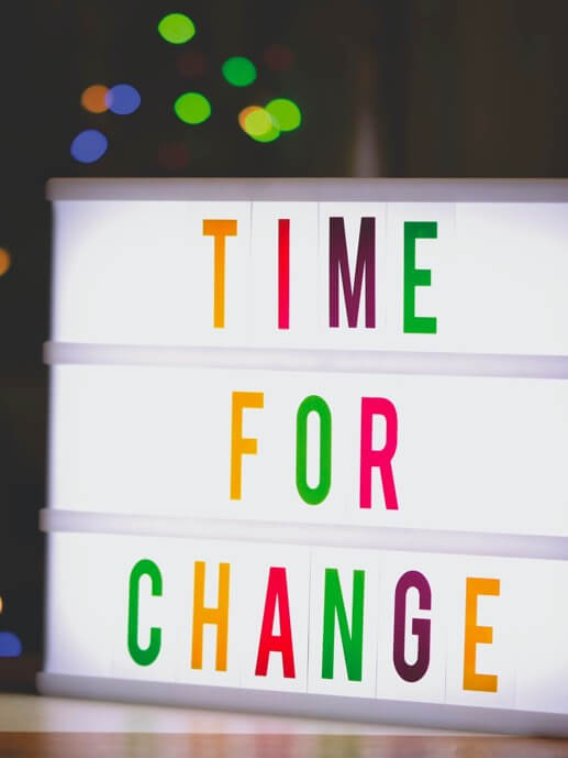 Babel Digital Workplace Renta4. Caja de luz con las palabras "TIME FOR CHANGE"