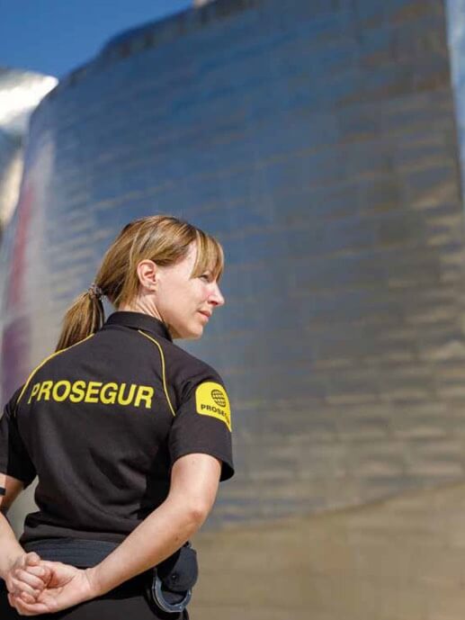 Babel Security and Defense Prosegur. A Prosegur security guard with her back turned