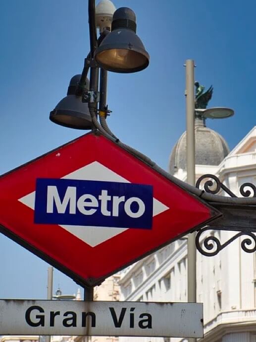 Babel Transportes Metro. Detalhe da estação de metro da Gran Vía em Madrid.